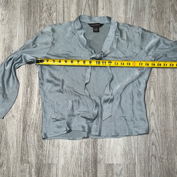 Banana Republic light blue silk blouse - Picture 5 of 17